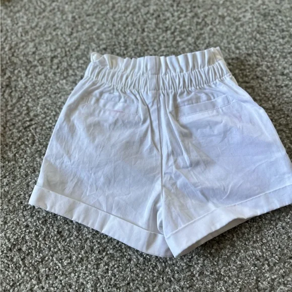 Janie and Jack white shorts, flower, stretchy white shorts, 12-18months
